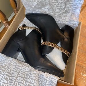 Brand new Steve Madden booties